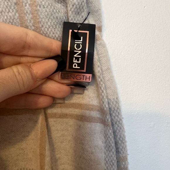 Women’s Plaid Pencil Skirt - Size Large - Picture 2 of 6